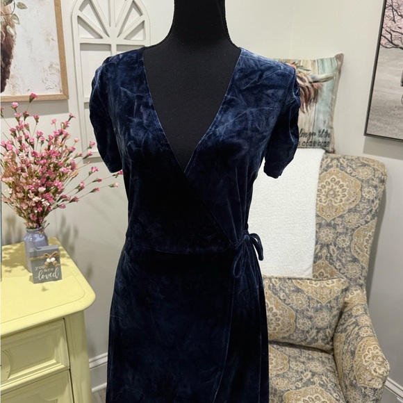 Forever 21 Dresses & Skirts - Forever 21 Blue Puff Sleeve Sheath Dress